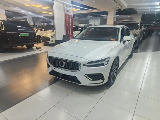 Volvo S60 2022 B4 Smart Vision Luxury Edition