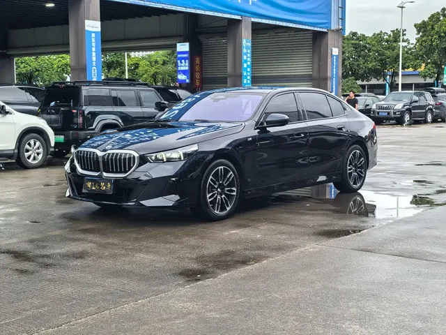 BMW 5 Series 2025 530Li Leading M Sport Package