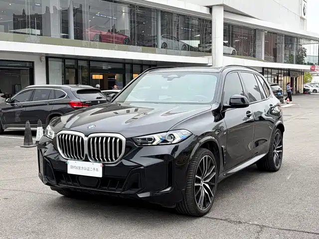 BMW X5 2023 xDrive 40Li M Sport Black Night Package