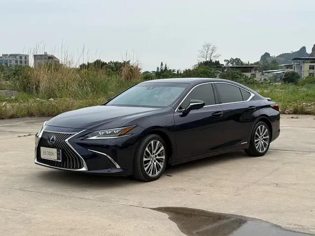 Lexus ES 2020 300h Ultimate Edition