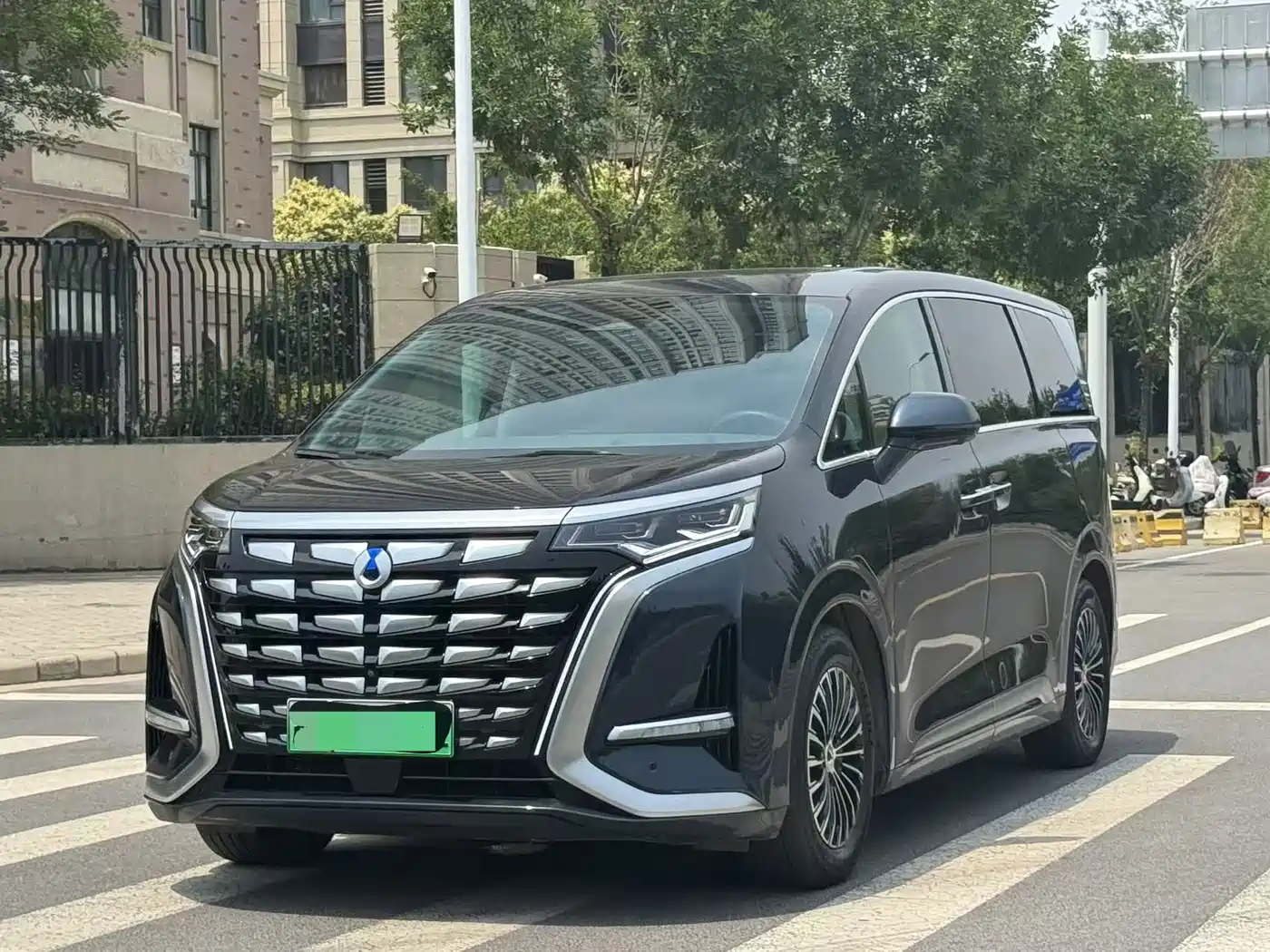 Denza D9 2022 DM-i 970 AWD Flagship