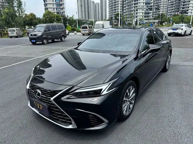 Lexus ES 2025 300h Ultimate Edition