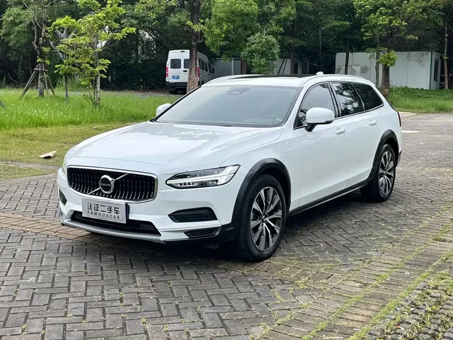 Volvo V90 2022 Cross Country B5 AWD Momentum