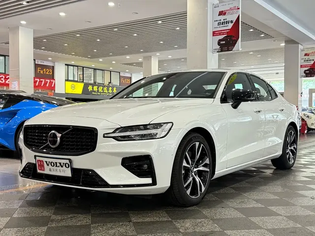 Volvo S60 2025 B5 Elegance Sport Edition