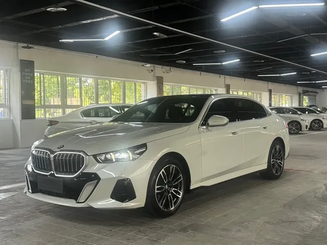BMW 5 Series 2024 525Li M Sport Package