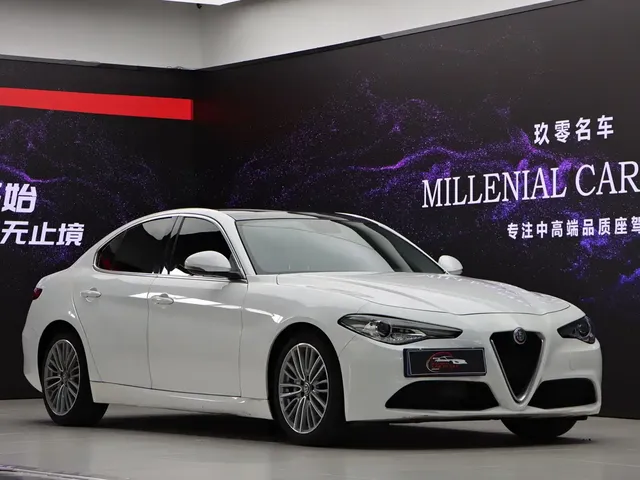 Alfa Romeo Giulia 2017 2.0T 280HP Luxury Edition