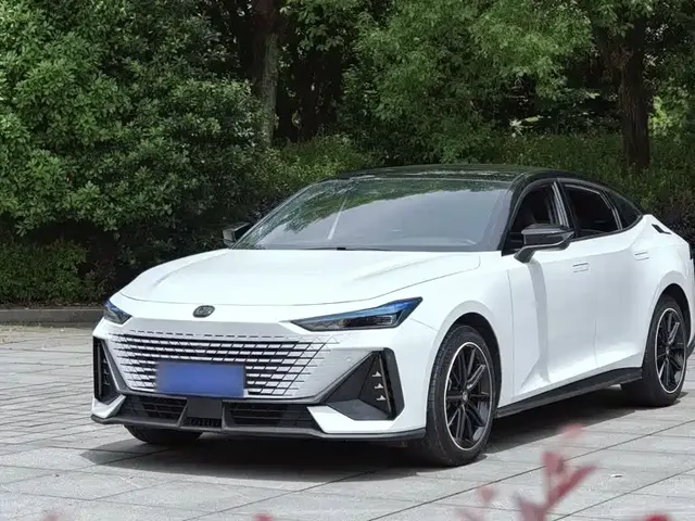 Changan UNI-V 2023 1.5T Luxury Edition