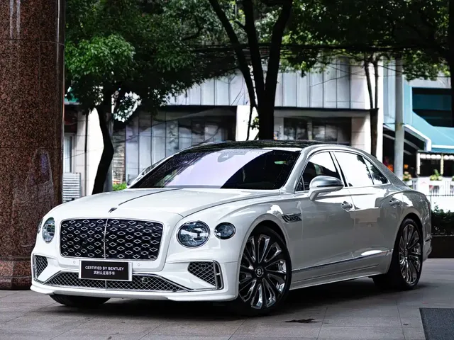 Bentley Flying Spur Plug-in Hybrid 2025 Model Year 4.0T V8 Mulliner