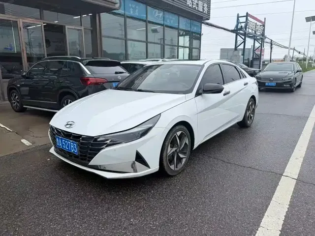 Hyundai Elantra 2022 1.5L CVT LUX Premium Edition