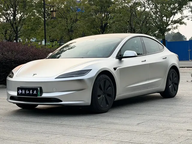 Tesla Model 3 2025 Model Year Facelift Rear-Wheel Drive