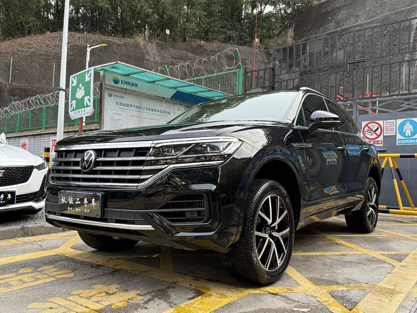 Volkswagen Touareg 2021 3.0TSI R-Line Classic Sport Package