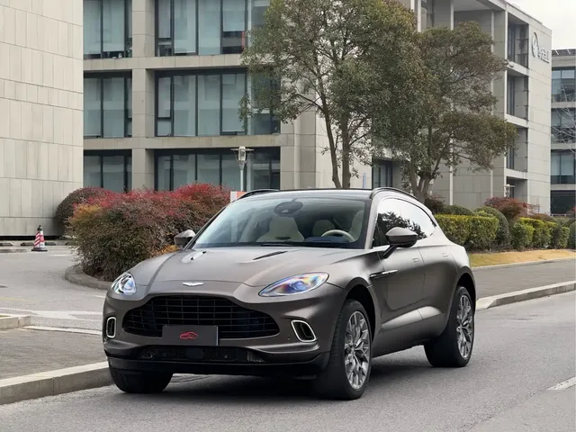 Aston Martin DBX 2021 4.0T V8 Enigma of Elegance