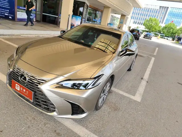 Lexus ES 2025 300h Premium Edition