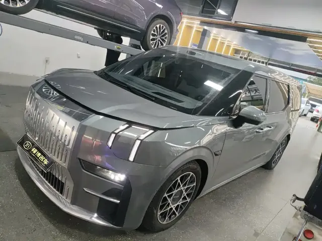 ZEEKR 009 2024 7-Seat Aisle AWD Version 108kWh