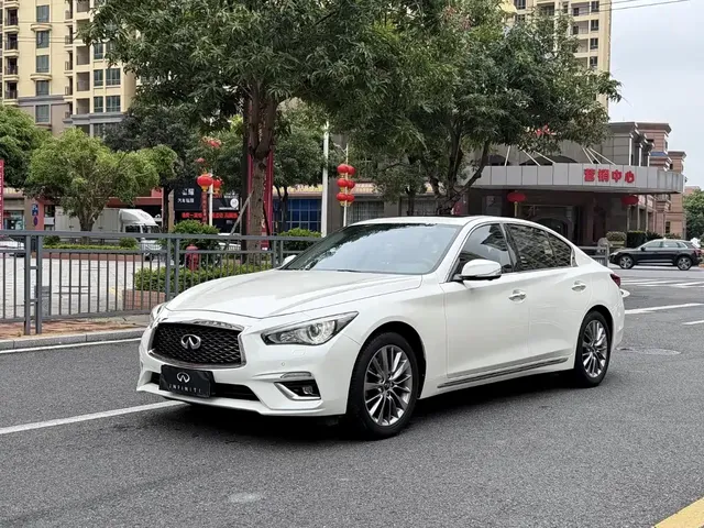 Infiniti Q50L 2018 2.0T Premium Edition China V