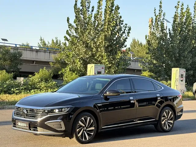 Volkswagen Passat 2025 Outstanding 330TSI Elite Edition