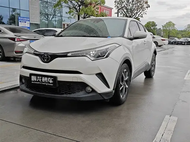 Toyota C-HR 2018 2.0L Leading Sunroof Edition China VI
