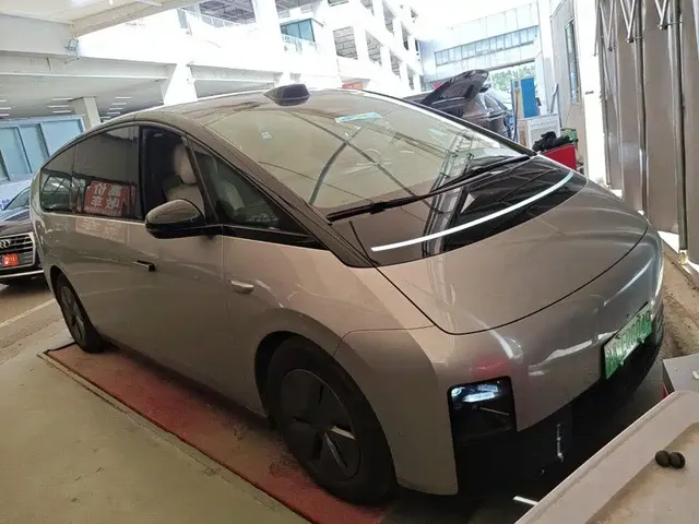 Li Auto MEGA 2024 Ultra