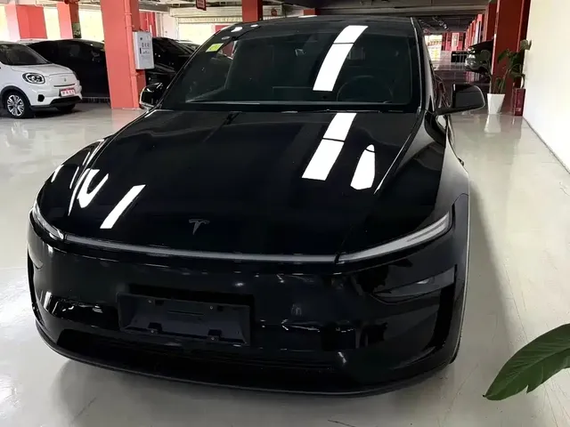 Tesla Model Y 2026 Rear-Wheel Drive