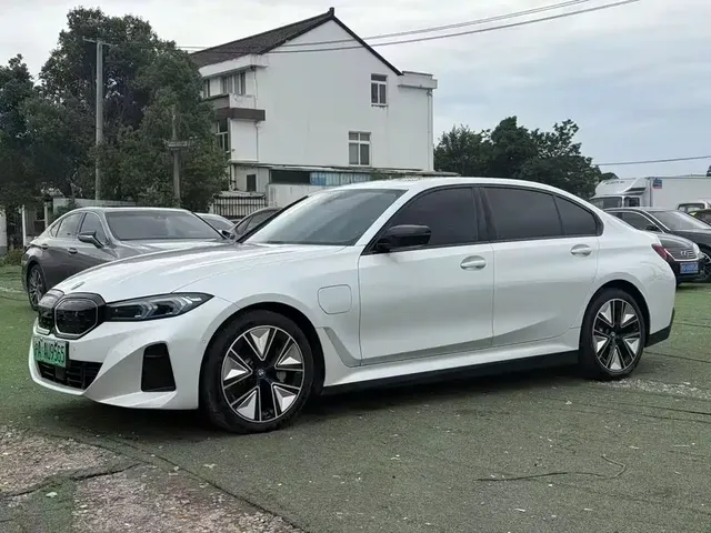BMW i3 2023 eDrive 40 L Shadow Night Sport Package