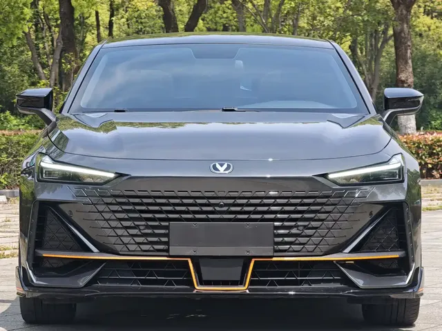 Changan UNI-V 2023 1.5T Luxury Edition
