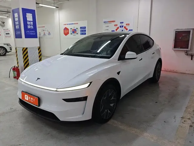 Tesla Model Y L 2025 Facelift Long Range AWD