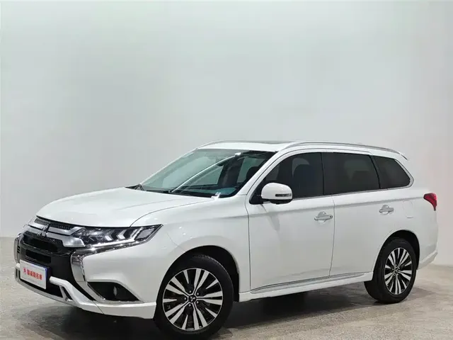 Mitsubishi Outlander 2021 2.4L 4WD Deluxe Edition 7-Seater