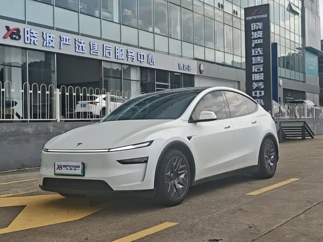 Tesla Model Y L 2025 Facelift Long Range AWD