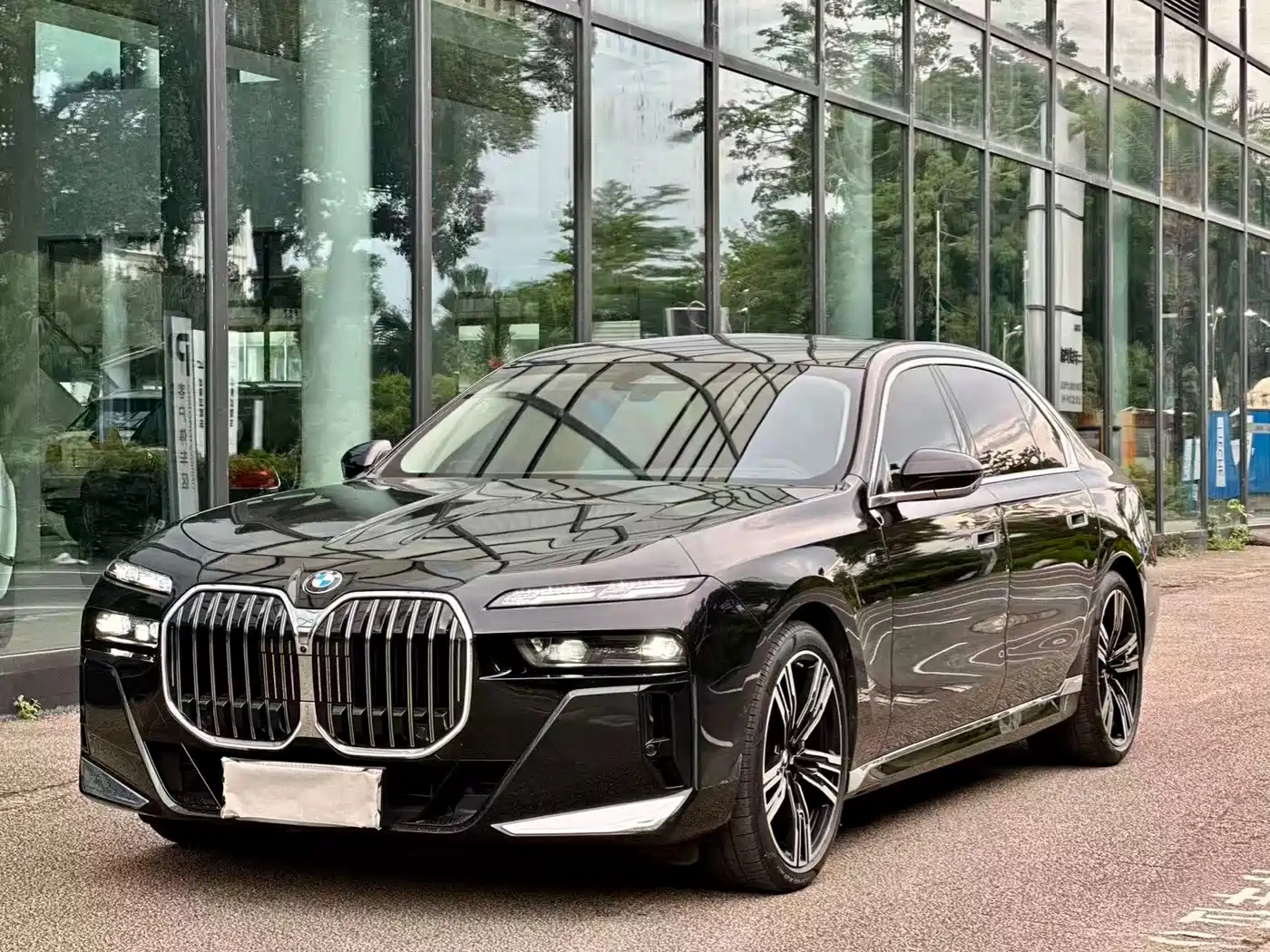 BMW 7 Series 2023 Model 740Li Leading M Sport Package