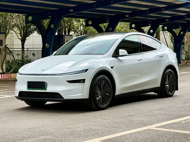 Tesla Model Y 2025 Facelift Long Range All-Wheel Drive