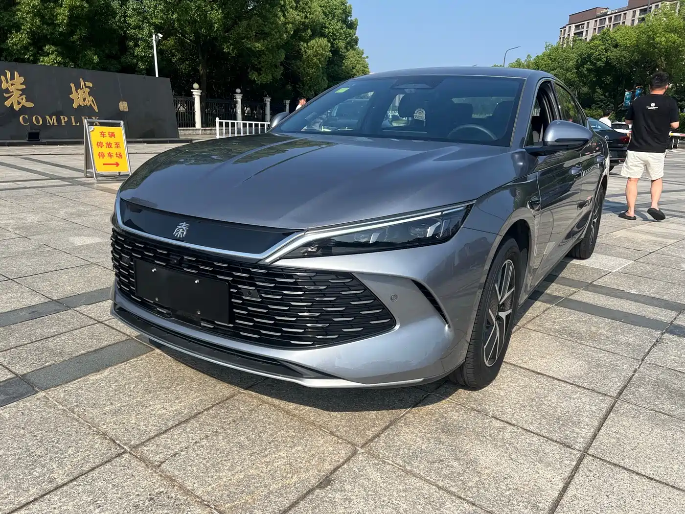 BYD Qin L 2025 DM-i Smart Drive Edition 120KM Surpassing
