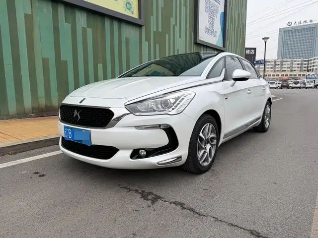 DS 5 2014 1.6T Elegance THP160
