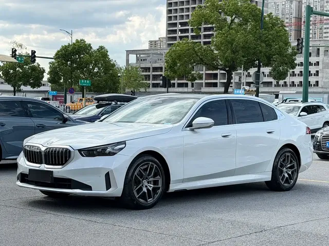 BMW 5 Series 2024 530Li Leading Model Luxury Package