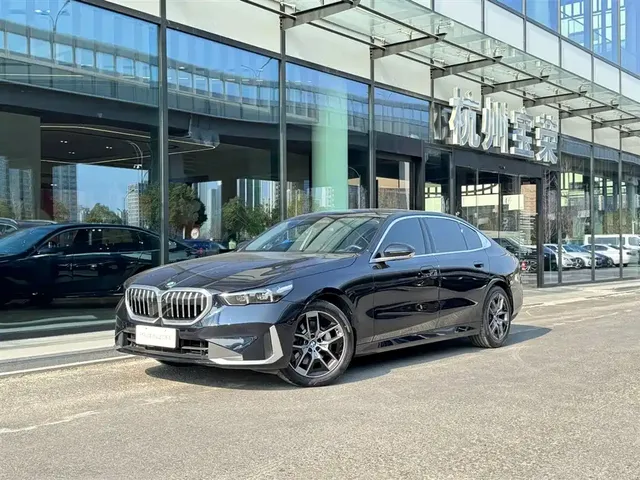 BMW 5 Series 2024 530Li Leading Model Luxury Package