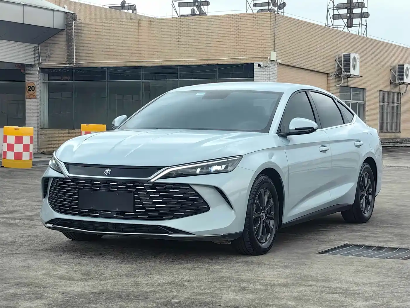 BYD Qin L 2024 DM-i 80KM Leading Edition