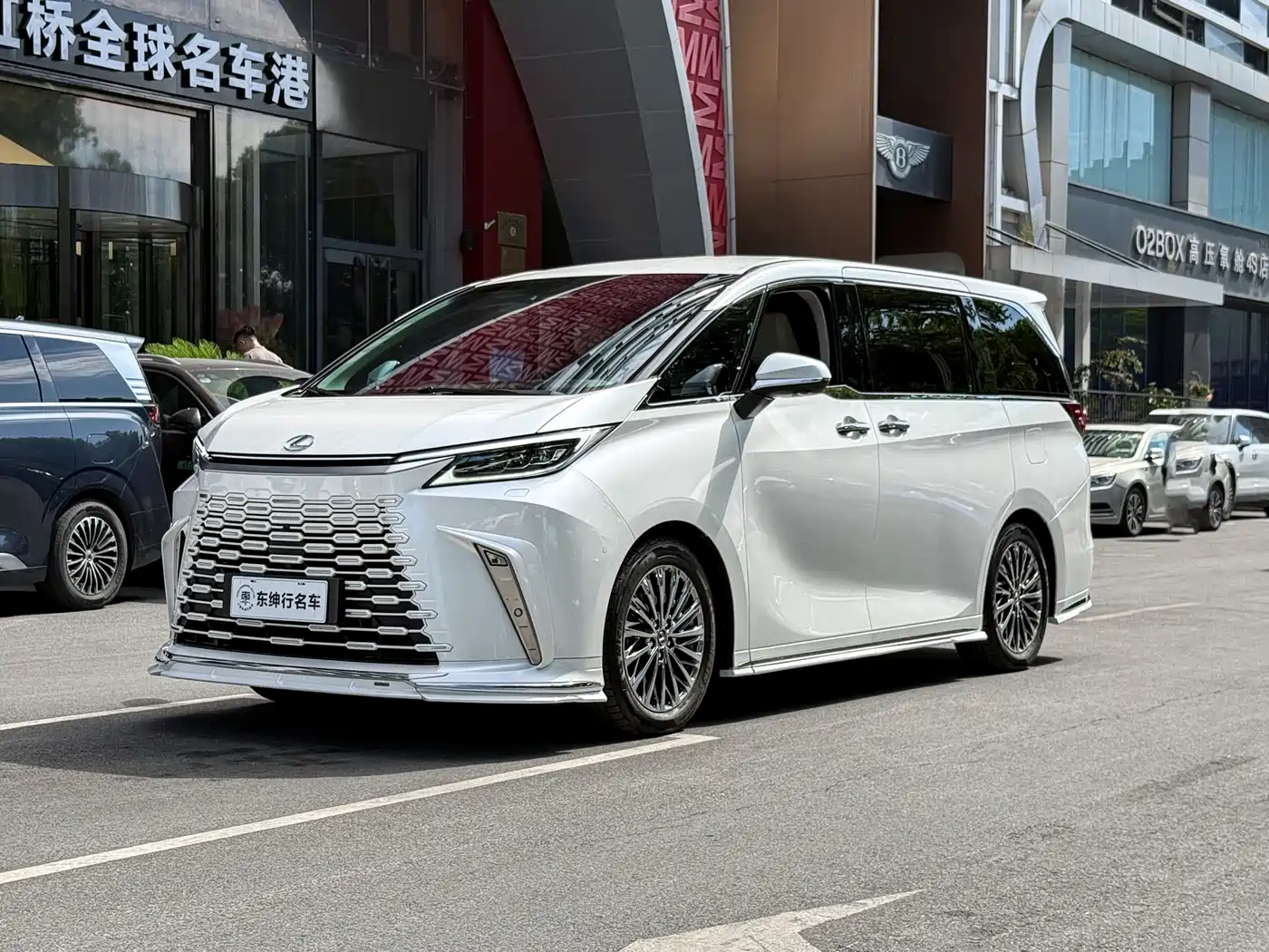 Lexus LM 2023 350h 7-Seater Elegance Edition