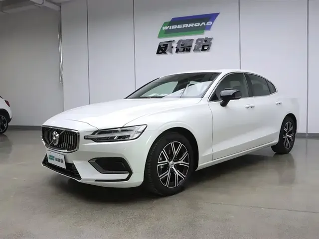 Volvo S60 2025 B4 Smart Luxury Edition