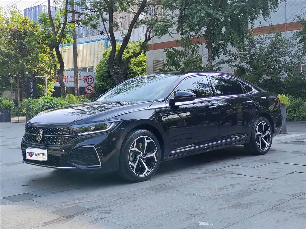 Volkswagen Passat 2025 Outstanding 380TSI Dragon Glory Edition