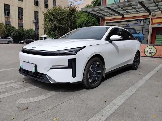 Geely Galaxy L6 2024 125km PLUS Soaring Dragon Edition