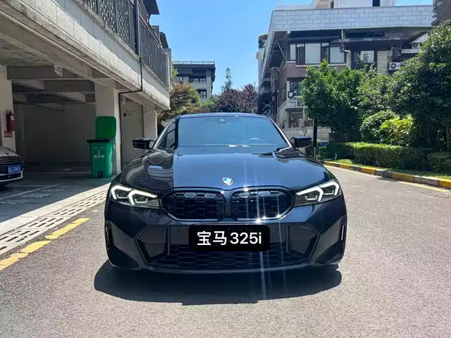 BMW 3 Series 2023 325i M Sport Black Night Package
