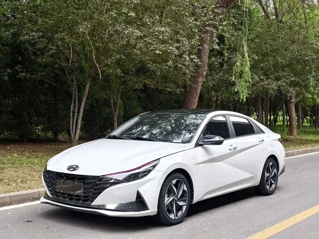 Hyundai Elantra 2021 1.5L CVT LUX Premium Edition