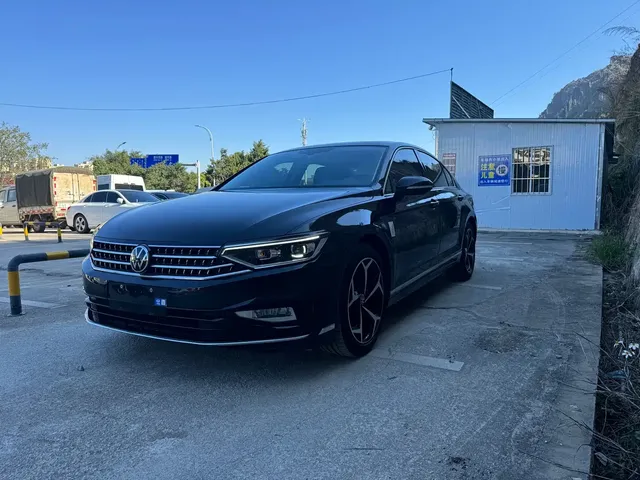 Volkswagen Magotan 2023 2 Million Units Anniversary Edition 330TSI DSG Leading Type