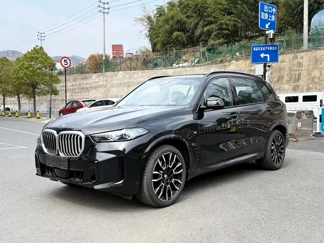 BMW X5 2023 xDrive 40Li M Sport Black Night Package