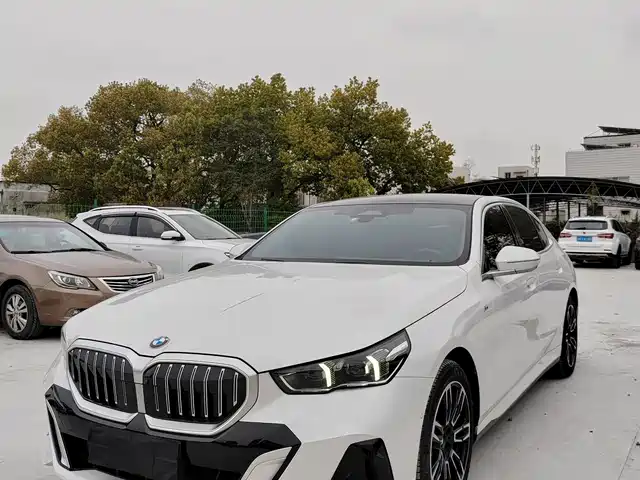 BMW 5 Series 2025 530Li Leading M Sport Package