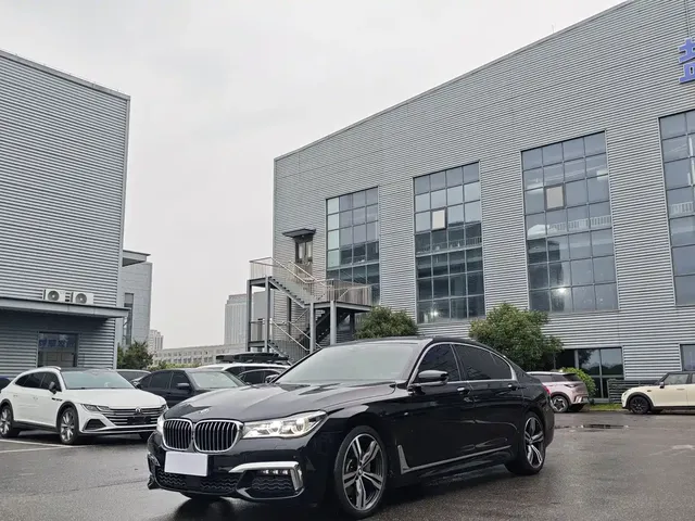 BMW 7 Series 2018 740Li xDrive Premium Type M Sport Package