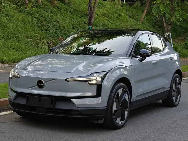 Volvo EX30 2025 RWD Long Range Ultra