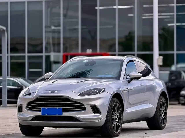 Aston Martin DBX 2020 4.0T V8