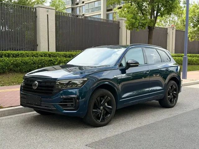 Volkswagen Touareg 2021 3.0TSI Sharp Edition with Gloss Black Sports Package
