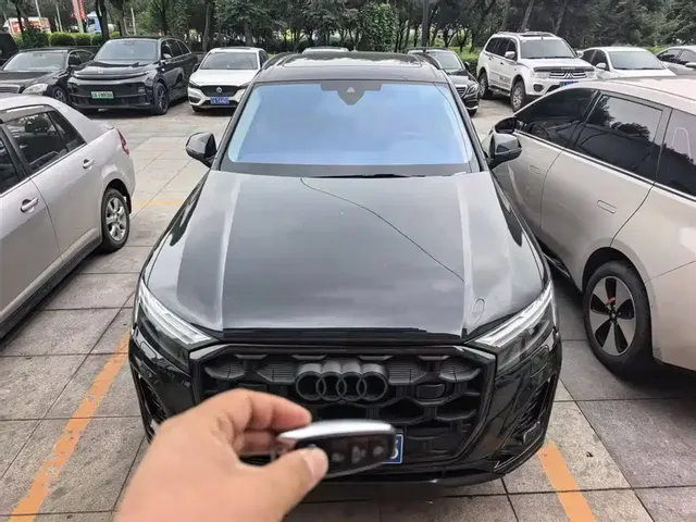 Audi Q7 2024 45 TFSI quattro S line Black Warrior