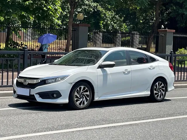 Honda Civic 2016 220TURBO CVT Luxury Edition